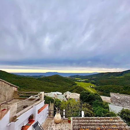 Maison De Charme Avec Terrasse Vue Sur *