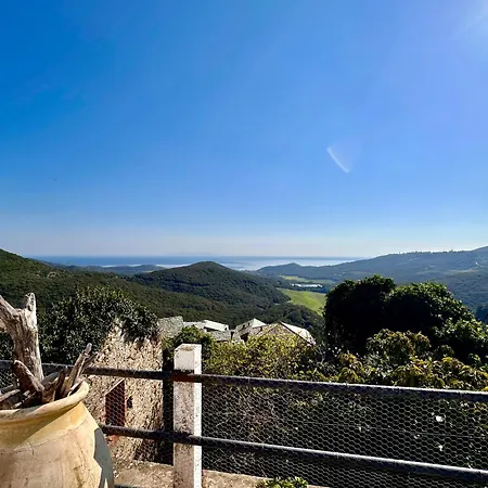 Maison De Charme Avec Terrasse Vue Sur Сasa de vacaciones Rogliano